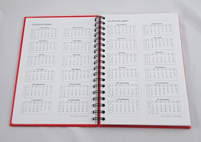 Agenda B5 (17 x 24 cm) datata 2023 pentru programari, coperta rosie, legare cu spira metalica. Poza 1512