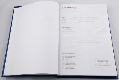 Agenda B5, 17 x 24 cm, datata 2023 cu o zi lucratoare pe pagina, 360 pagini, coperta buretata albastru royal si bloc cusut. Poza 1793