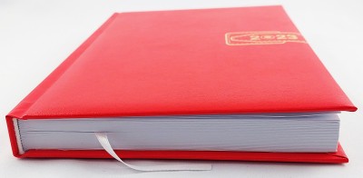 Agenda B5, 17 x 24 cm, datata 2023 cu o zi lucratore pe pagina, 360 pagini, coperta buretata rosie imprimata cu folio auriu si bloc cusut. Poza 1817