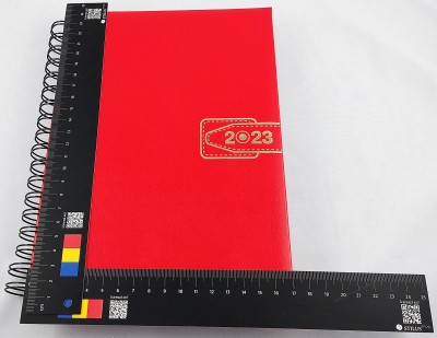 Agenda B5 datata 2023 cu o zi lucratoare pe pagina, 360 pagini, coperta buretata rosie, legata cu spira metalica. Poza 1832