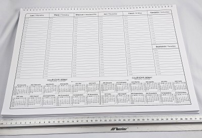 Planner de birou cu calendar 2023, format mare A3, 42 x 30 centimetri, cu 52 de file si suport din carton gros de 2 milimetri, legat cu spira metalica. Poza 1900