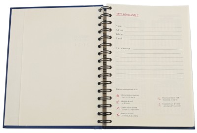 Agenda A5 datata 2024, 360 pagini, o zi lucratoare pe pagina, coperta buretata albastra cu spira semiascunsa. Poza 1984