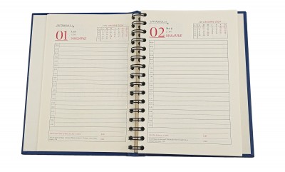 Agenda A5 datata 2024, 360 pagini, o zi lucratoare pe pagina, coperta buretata albastra cu spira semiascunsa. Poza 1985