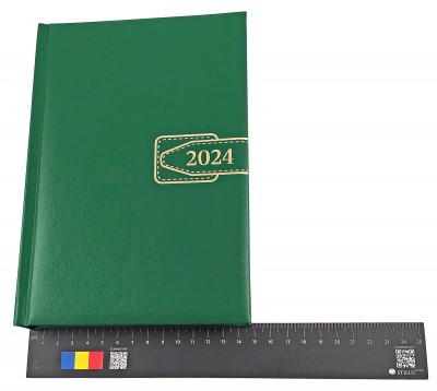 Agenda A5 datata 2024, 360 pagini, o zi lucratoare pe pagina, coperta buretata de culoare verde inchis, cu bloc cusut. Poza 2139