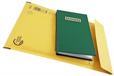 Agenda de buzunar datata 2024, format 95 x 165 mm, cu coperta verde inchis, cu an imprimat cu folio auriu, 120 pagini, legare cu spira metalica neagra semiascunsa. Poza 2833