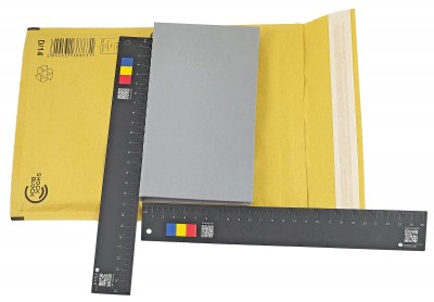 Agenda de buzunar datata 2024, format 95 x 165 mm, cu coperta gri deschis, cu an imprimat cu folio auriu, 120 pagini, legare cu spira metalica neagra semiascunsa. Poza 2972