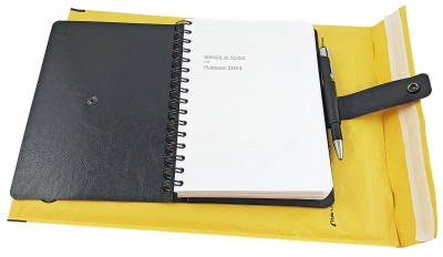 Agenda notes cu planner 2024, format A5, 15 x 21 cm,  336 pagini, cu coperta flexibila, din piele ecologica premium neagra, inchidere cu clapa, legata cu spira, cu pix si buzunar interior. Poza 3100