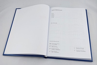 Agenda B5 (17 x 24 cm) datata 2023 coperta buretata albastru royal pentru programari. Poza 769