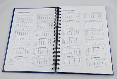 Agenda B5 (17 x 24 cm) datata 2023 pentru programari coperta albastra cu spira imprimata cu folio. Poza 781