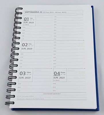 Agenda B5 (17 x 24 cm) datata 2023 pentru programari coperta albastra cu spira imprimata cu folio. Poza 783