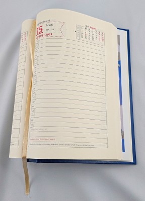 Agenda A5 datata 2023 cu o zi pe pagina, bloc cusut, coperta buretata albastru royal. Poza 880
